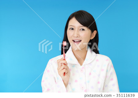 A smiling woman with a toothbrush A smiling woman with a toothbrush 35111639