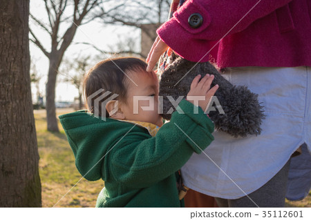 child, whelp, younger 35112601