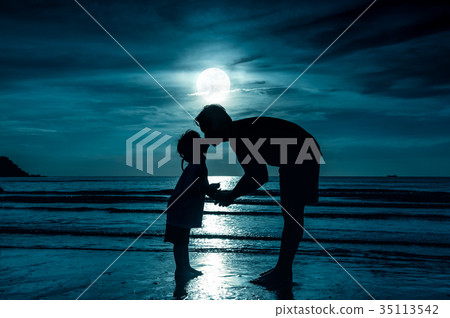 Father's day. Silhouette of child kiss her father. 35113542