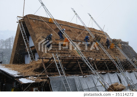 由合掌製成的屋頂返工 35114272