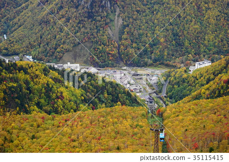 九月Daisetsuzan層雲峽02 Kurodake索道和秋葉 九月Daisetsuzan層雲峽02 Kurodake索道和秋葉 35115415