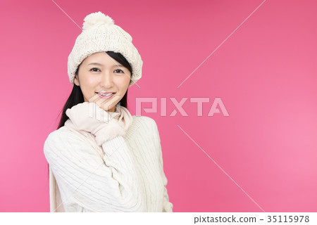 一個微笑的女人 一個微笑的女人 35115978