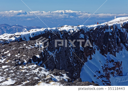 Yatsugatake山脈，Irodake和中央阿爾卑斯遙遠的看法火山口牆壁 35118443