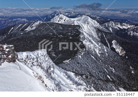 Direction of Mt. Tenjisu and Mt. Tateshina seen from the Yatsugatake Mountain Peaks of Mt. 35118447