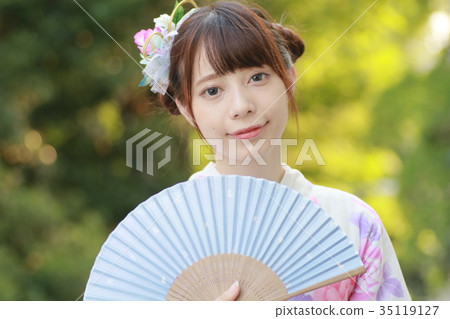 Young yukata woman with folding fan Young yukata woman with folding fan 35119127