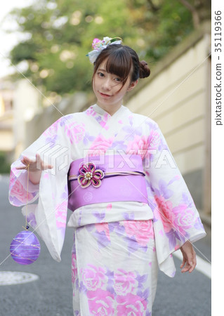 Yukata woman with water balloon (Yo-Yo) bought on the day of the festival 35119366