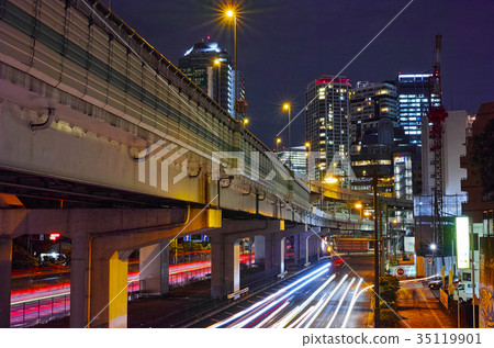 沿著神奈川縣,橫濱市的中央市場入口的夜景 沿著神奈川縣,橫濱市的中央市場入口的夜景 35119901