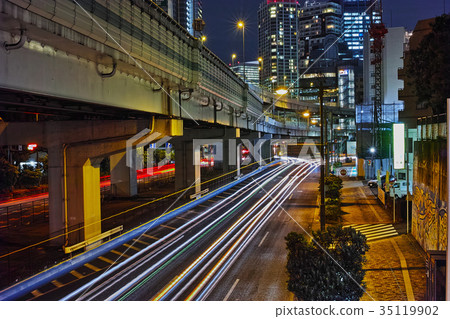 沿著神奈川縣,橫濱市的中央市場入口的夜景 沿著神奈川縣,橫濱市的中央市場入口的夜景 35119902