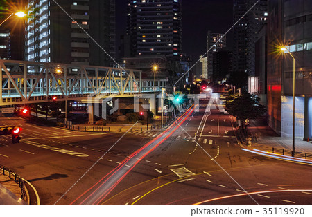 橫濱神奈川區港口中央交叉口的夜景 35119920