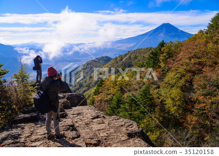 Mt. Misasayama of colored leaves Mt. Fuji from rock climbing rocky area Mt. Misasayama of colored leaves Mt. Fuji from rock climbing rocky area 35120158