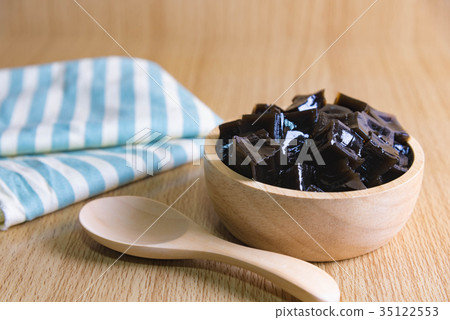 Grass Jelly on wooden table 35122553