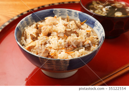 Chicken burdock cooked rice 35122554