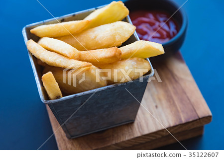 Golden French fries potatoes ready to be eaten Golden French fries potatoes ready to be eaten 35122607