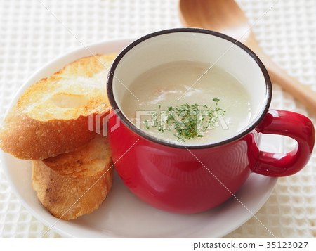 Potage soup with bread Potage soup with bread 35123027