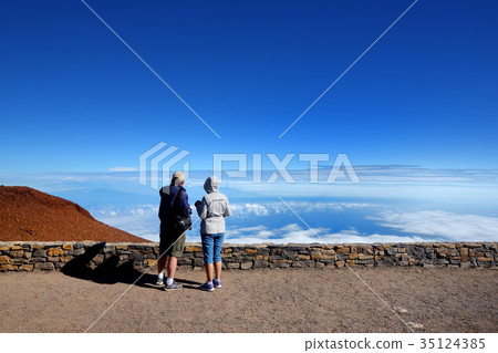 Tourists admiring stunning landscape view of Haleakala volcano area from the summit. Maui, Hawaii, 35124385