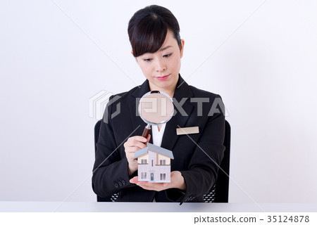 Middle lady, real estate management, appraisal Middle lady, real estate management, appraisal 35124878
