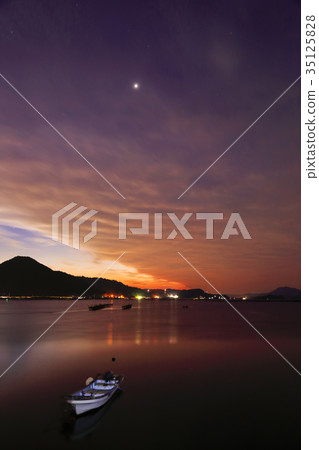 Seto sunrise 35125828