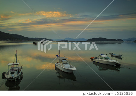 Seto in the morning glow 35125836