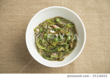 Stir-fried kombu seaweed 35126032