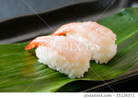 Nigiri sushi (sweet shrimp) 35126371