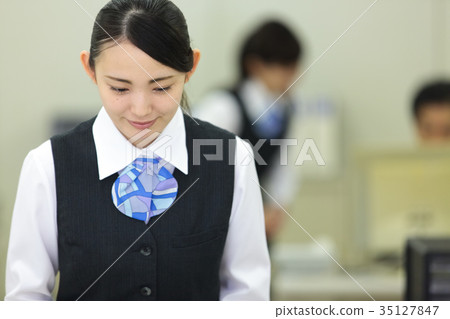 Bank window receptionist 35127847