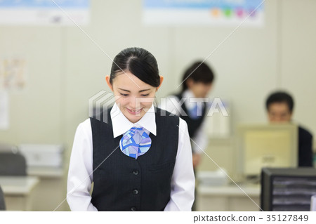 Bank window receptionist 35127849