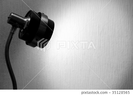 Copy space illuminated by lights Monochrome b Bright peripheral Right space 35128565