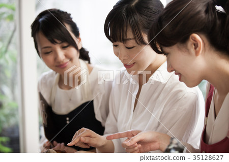 Cooking class woman Cooking class woman 35128627