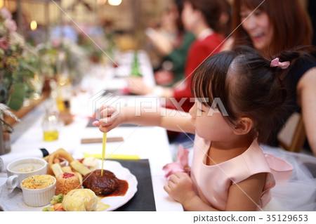 Wedding (Party Attending Family Family Party Reception Party Wedding Children Lunch) 35129653