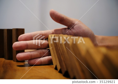 Planning risk and strategy in businessman gambling 35129921