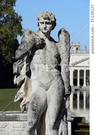 garden of Villa Pisani, Italy garden of Villa Pisani, Italy 35130227