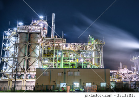 Hirohata Wharf's factory night view (Fuji Town, Hirohata-ku, Himeji City, Hyogo Prefecture) *Photo location information is available in the comment section of the work 35132813