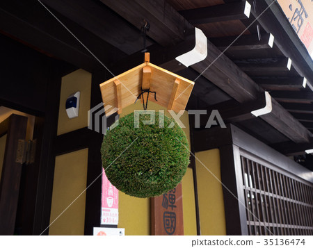 Sugi ball at the eaves of a liquor store 35136474