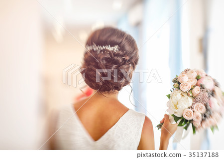 Bride with a wedding bouquet Bride with a wedding bouquet 35137188