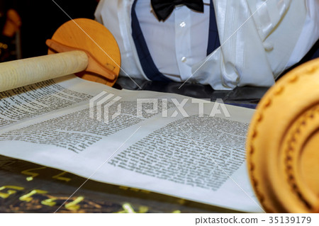 Jewish man dressed in ritual clothing Jewish man dressed in ritual clothing 35139179