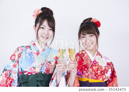 Women toast graduation Women toast graduation 35143473