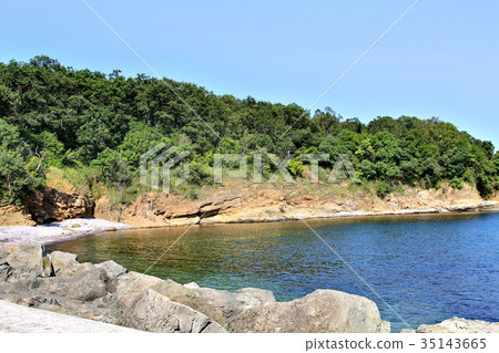Rocky shore of the ocean Rocky shore of the ocean 35143665