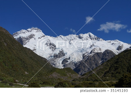 在南島新西蘭的雪山庫克山 在南島新西蘭的雪山庫克山 35145193