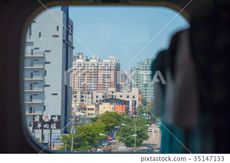 Car window of Taiwan Shinkansen 35147133