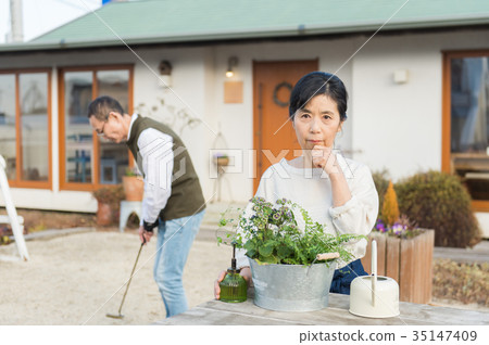 Senior couple relaxing in the garden Senior couple relaxing in the garden 35147409