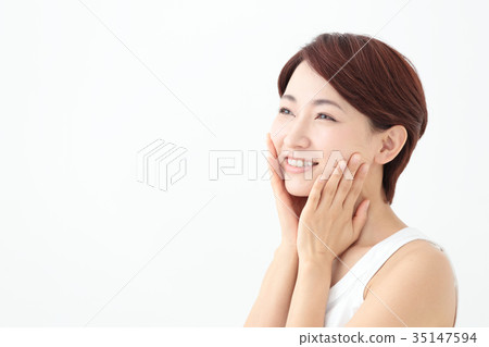 Middle woman beauty Middle woman beauty 35147594
