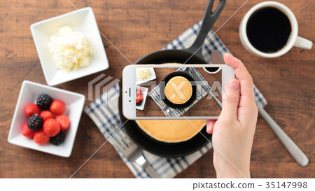 Makoto smartphone image 35147998