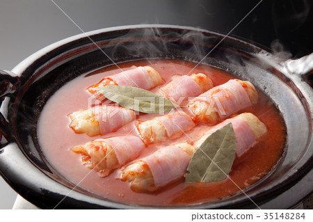 Rolled cabbage and tomato sauce Rolled cabbage and tomato sauce 35148284