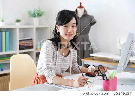 Fashion designer who thinks design Fashion designer who thinks design 35149127