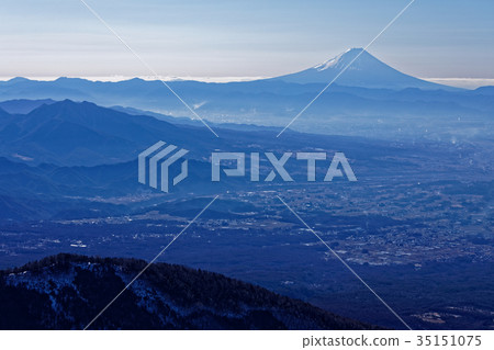 Mt. Fuji seen from Mt. Yatsugatake and Mt. Mt. Fuji seen from Mt. Yatsugatake and Mt. 35151075