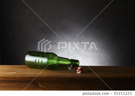Empty bottle and counter table Empty bottle and counter table 35151223