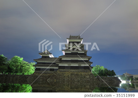 Night view of Matsumoto Castle 35151999