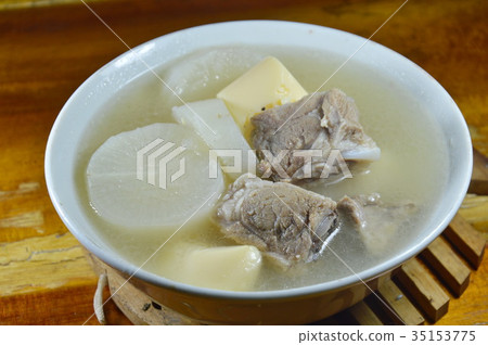 boiled radish with pork bone and egg tofu soup  35153775