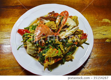 stir fried flower crab with yellow curry on dish stir fried flower crab with yellow curry on dish 35154267