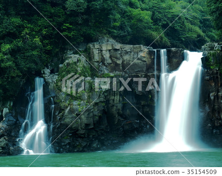 Waterfalls of the setting sun of Bungo Ono city (male) Waterfalls of the setting sun of Bungo Ono city (male) 35154509